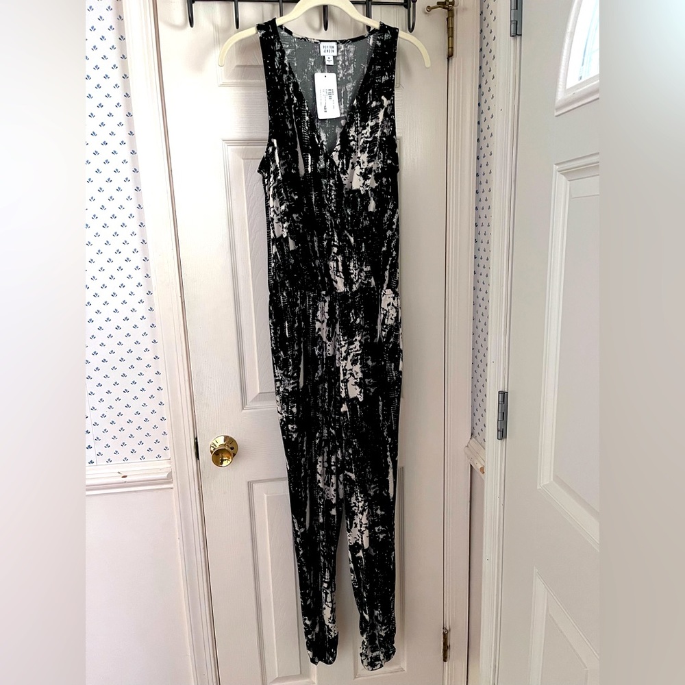 NWT Peyton Jensen v-neck sleeveless jumpsuit